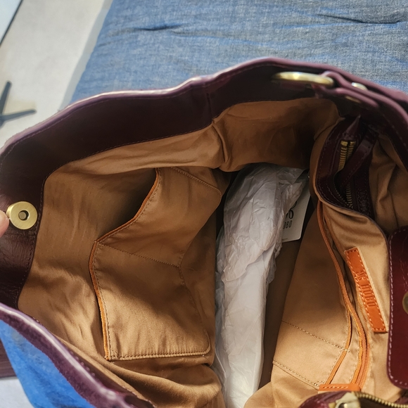 HOBO Sheila Large Crossbody - Picture 4 of 11